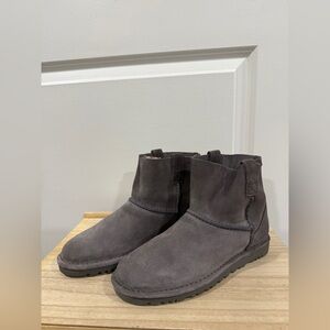 UGG Classic Mini Ankle Boots Womens 7 Gray Suede Shearling Lined Cozy